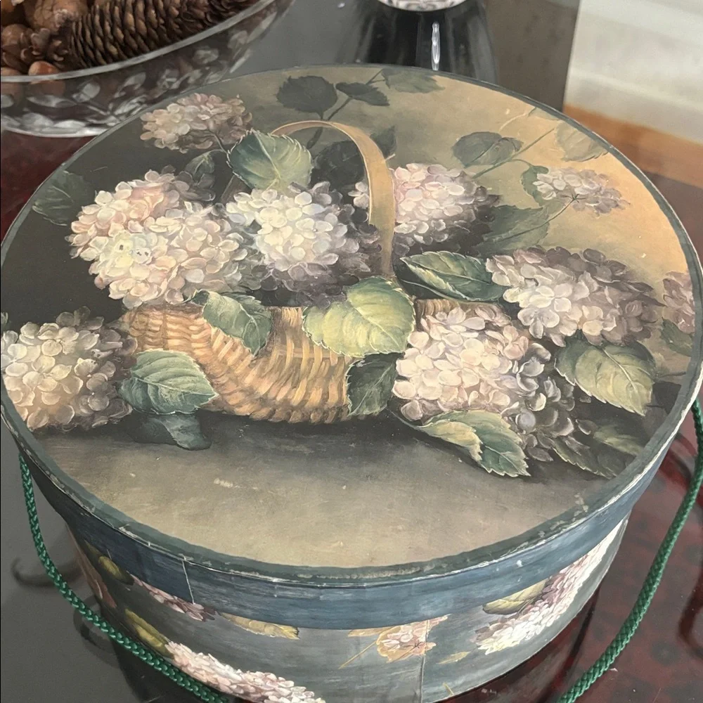 Round Storage Hat Box Hydrangea Floral Design Green Handle vintage